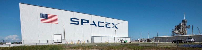 spacex-hanger